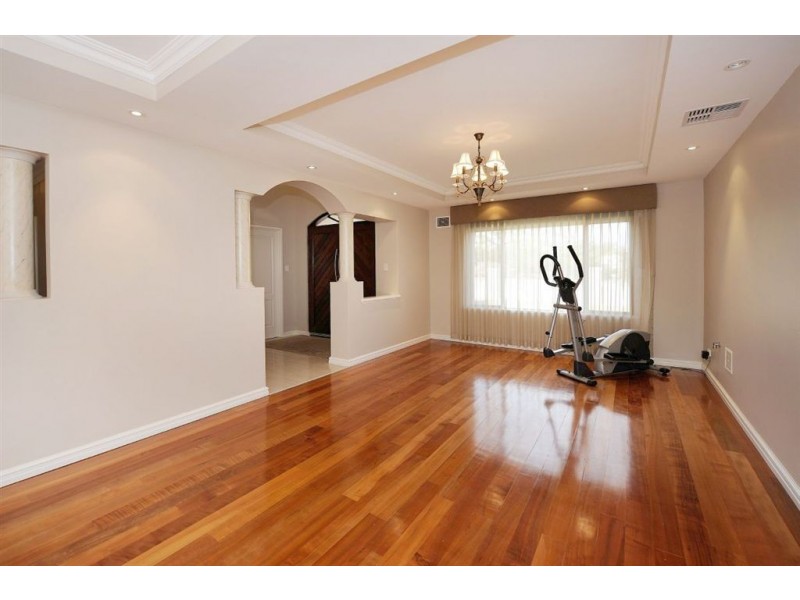 25 Mayor Road, Coogee WA 6166