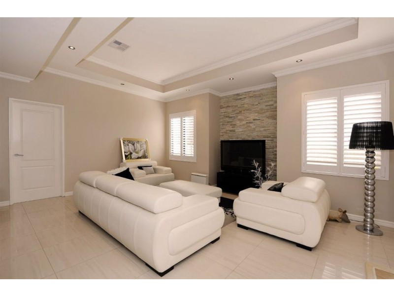 25 Mayor Road, Coogee WA 6166