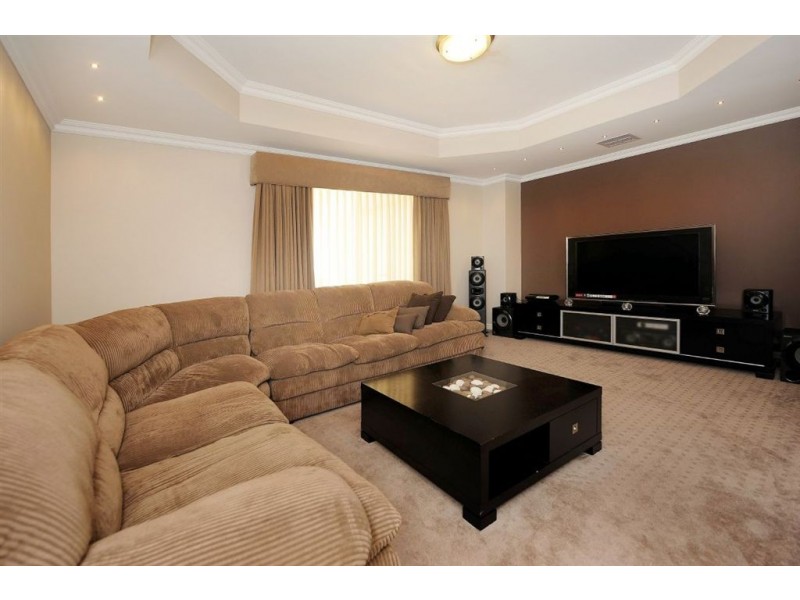 25 Mayor Road, Coogee WA 6166