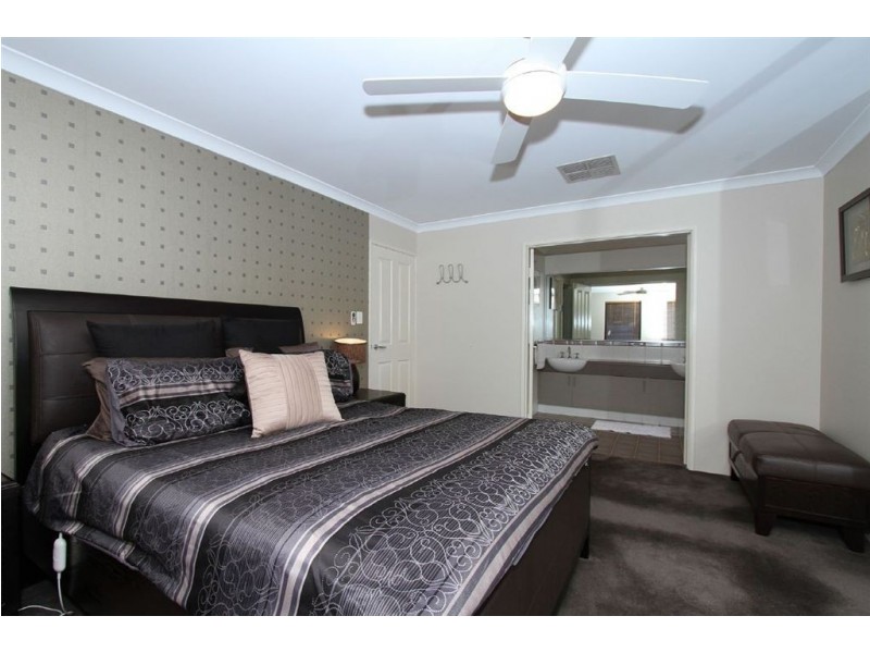 18 Kurrajong Approach, Atwell WA 6164