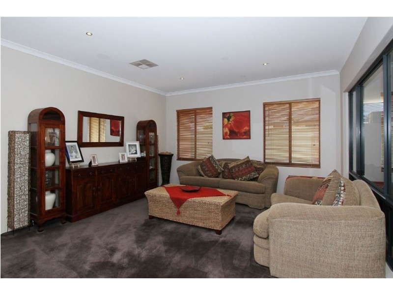 18 Kurrajong Approach, Atwell WA 6164