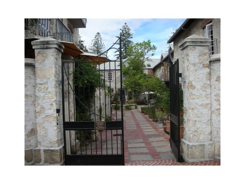 3/17 Essex Street, Fremantle WA 6160