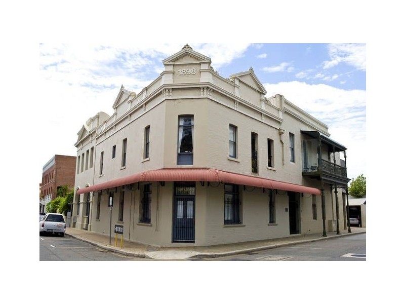 3/8 Collie Street, Fremantle WA 6160