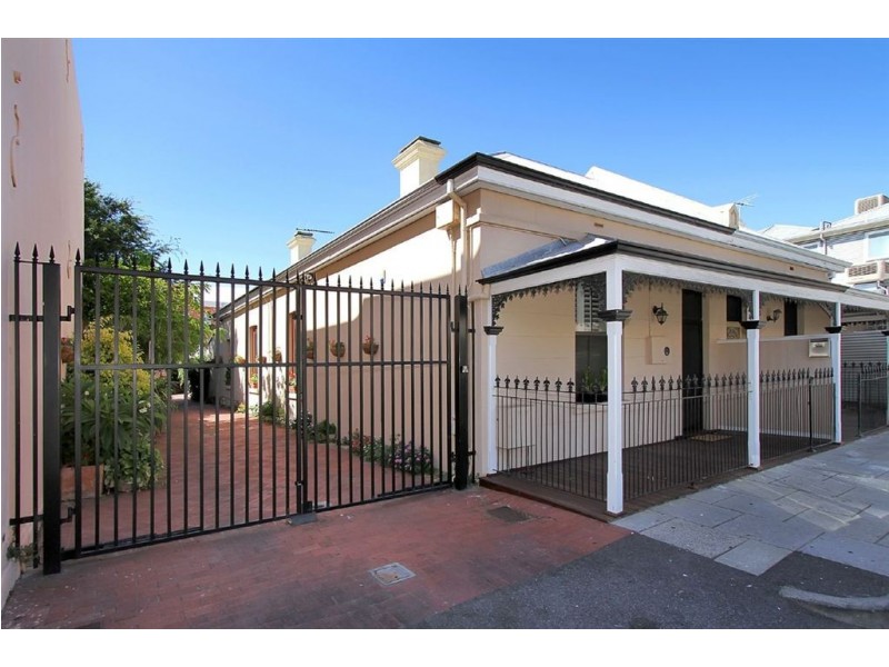 18 Nairn Street, Fremantle WA 6160