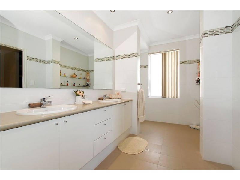 16 Capri Rise, Yangebup WA 6164