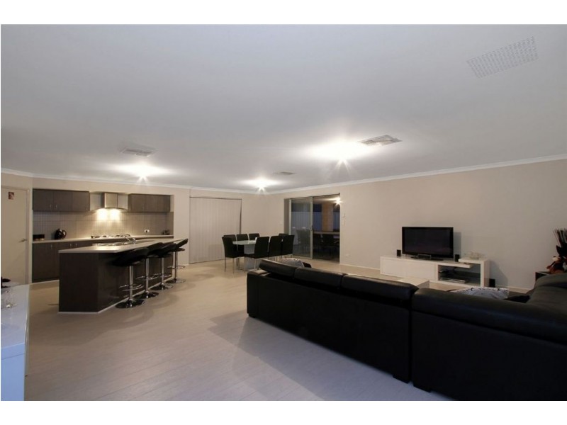 30 Marseille Gardens, Piara Waters WA 6112