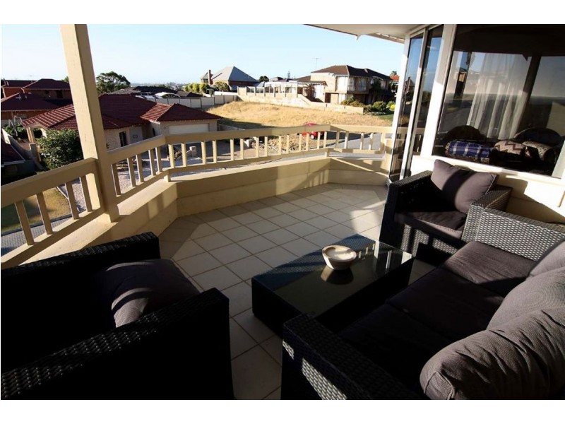 15 Castellon Crescent, Coogee WA 6166