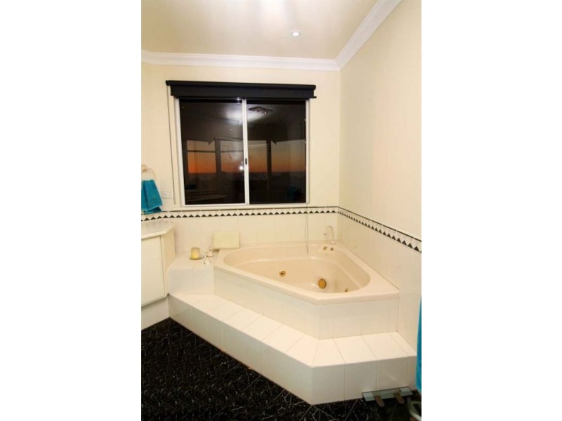 15 Castellon Crescent, Coogee WA 6166