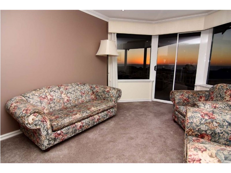 15 Castellon Crescent, Coogee WA 6166