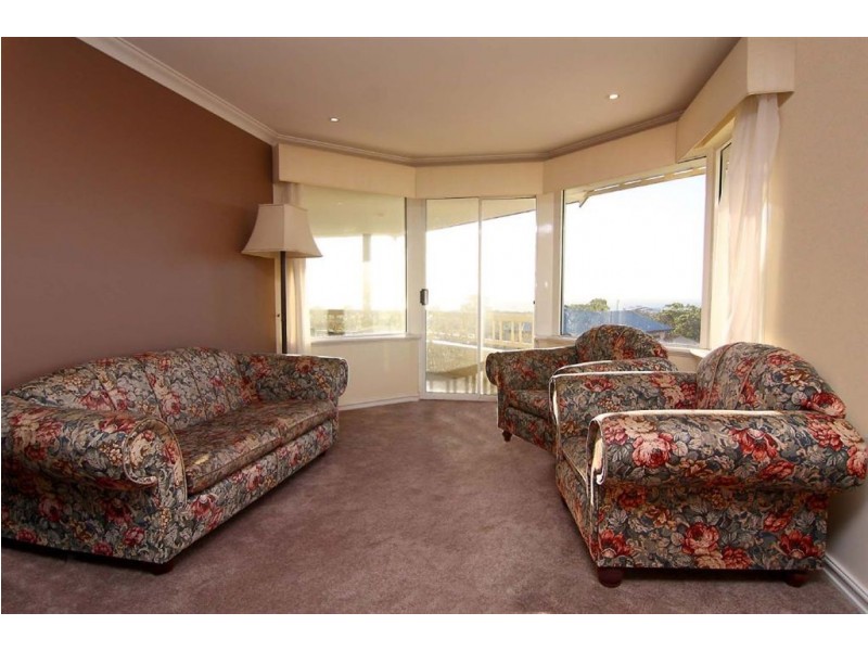 15 Castellon Crescent, Coogee WA 6166