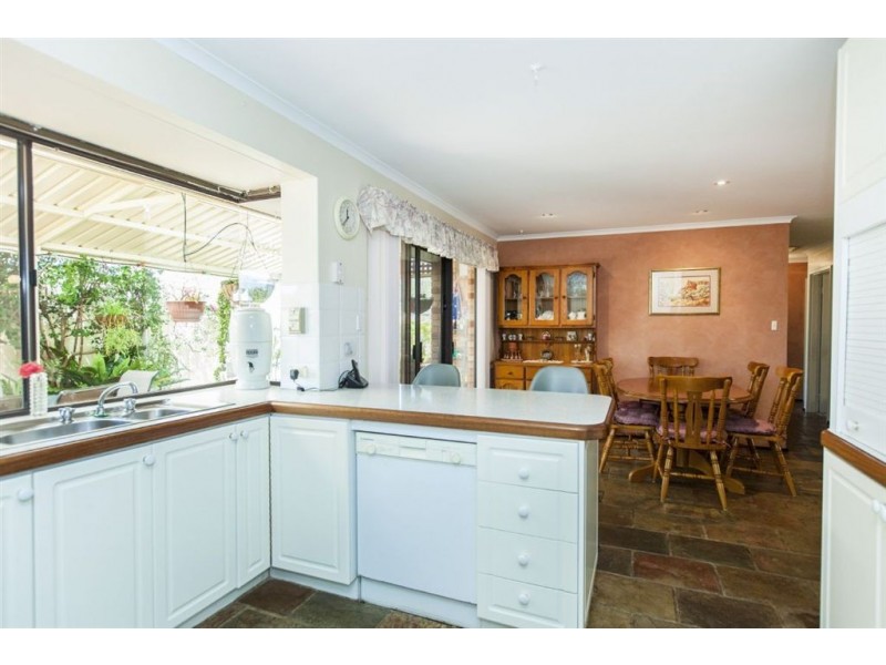 22 Gillett Drive, Kardinya WA 6163