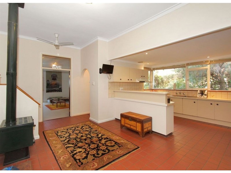 35 Bromley Road, Hilton WA 6163