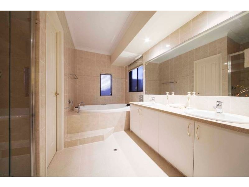 3 Aurora Drive, Atwell WA 6164