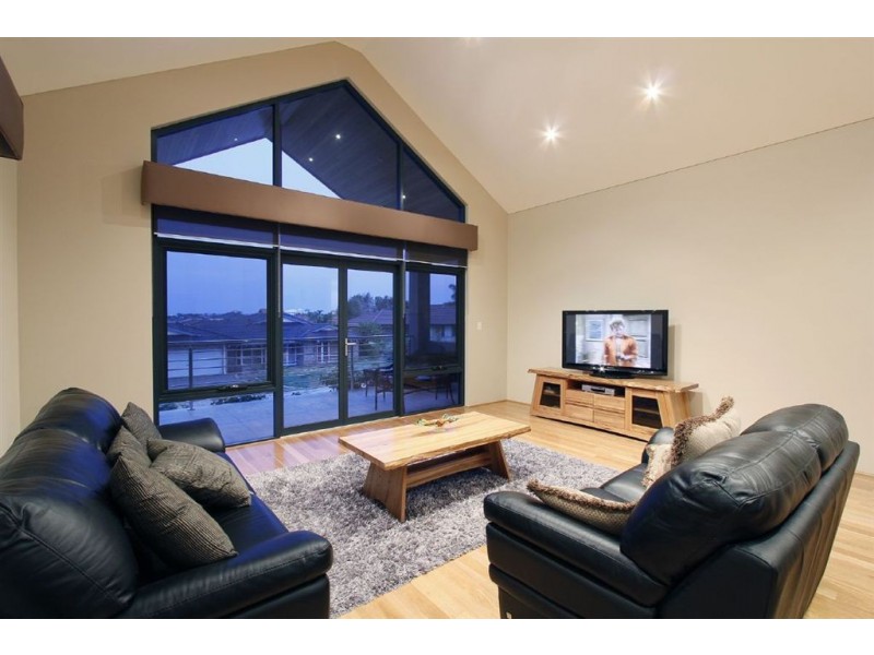 19 Hayward Parade, Coogee WA 6166