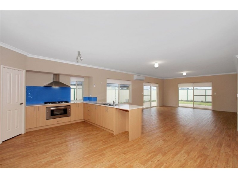 66 Johnsonia Bend, Hammond Park WA 6164