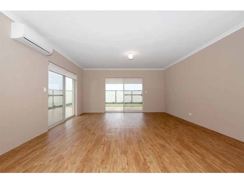 66 Johnsonia Bend, Hammond Park WA 6164