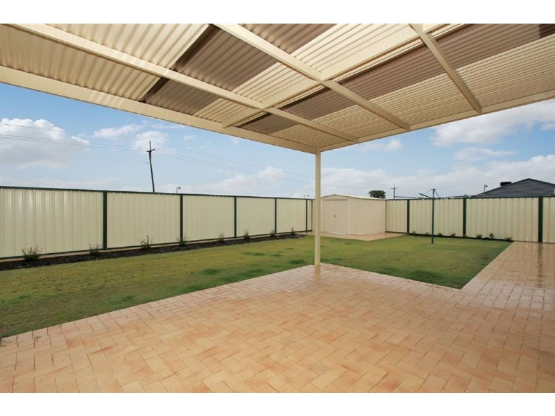 66 Johnsonia Bend, Hammond Park WA 6164