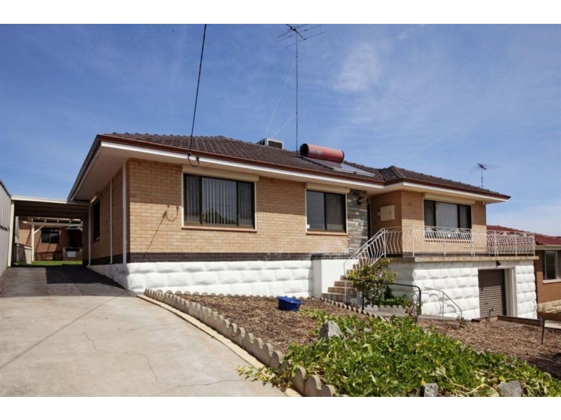 17 Wardle Road, Beaconsfield WA 6162