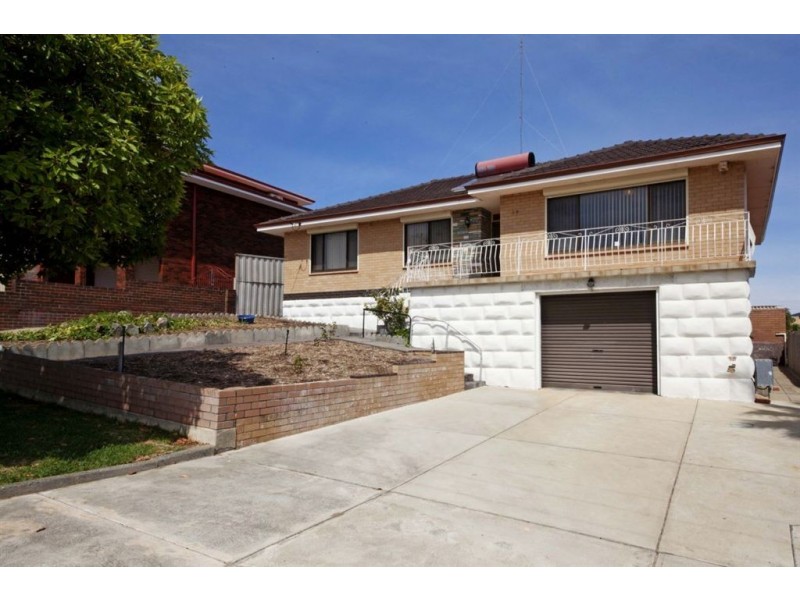 17 Wardle Road, Beaconsfield WA 6162