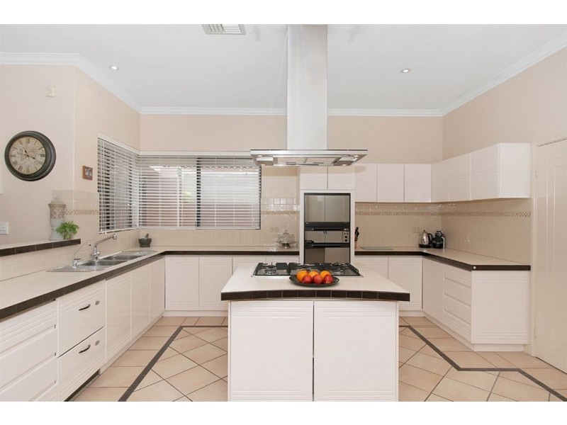 9 Vlaming Rise, Coogee WA 6166