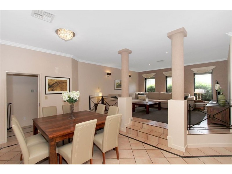 9 Vlaming Rise, Coogee WA 6166