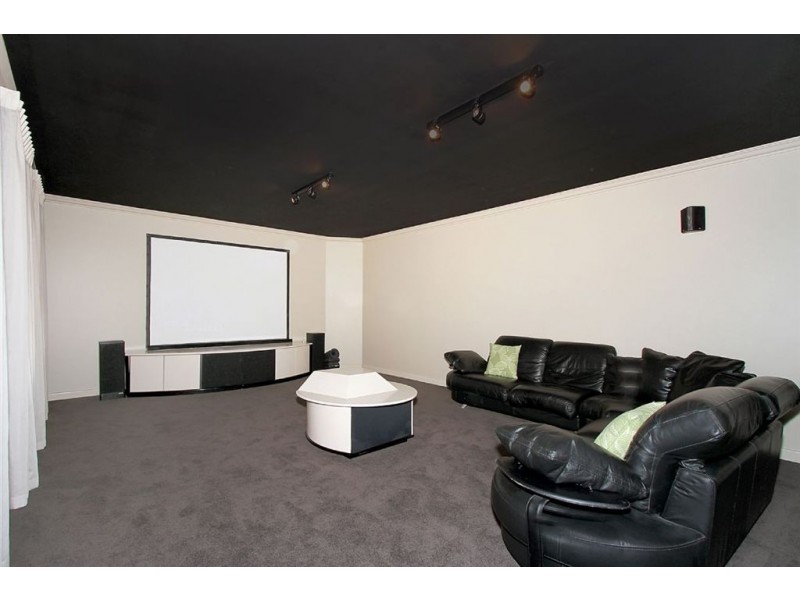 9 Vlaming Rise, Coogee WA 6166