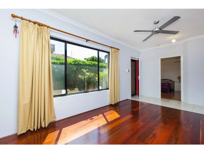 35A Chadwick Street, Hilton WA 6163