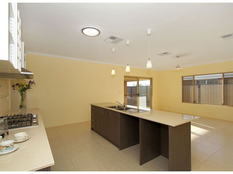 16 Mannhein Crescent, Piara Waters WA 6112
