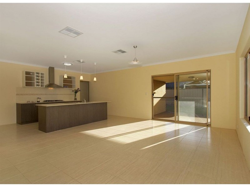 16 Mannhein Crescent, Piara Waters WA 6112