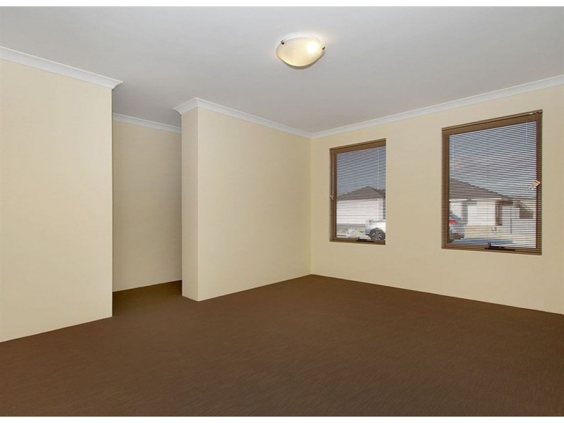 16 Mannhein Crescent, Piara Waters WA 6112