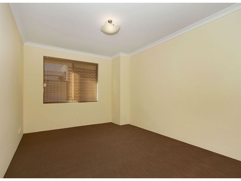 16 Mannhein Crescent, Piara Waters WA 6112