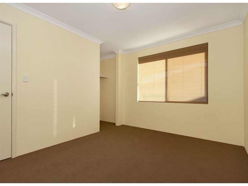 16 Mannhein Crescent, Piara Waters WA 6112