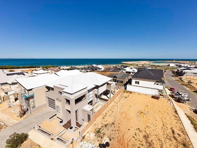 2 Mercator Close, North Coogee WA 6163