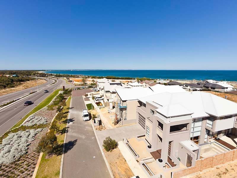 2 Mercator Close, North Coogee WA 6163