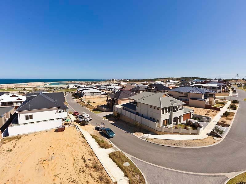 2 Mercator Close, North Coogee WA 6163