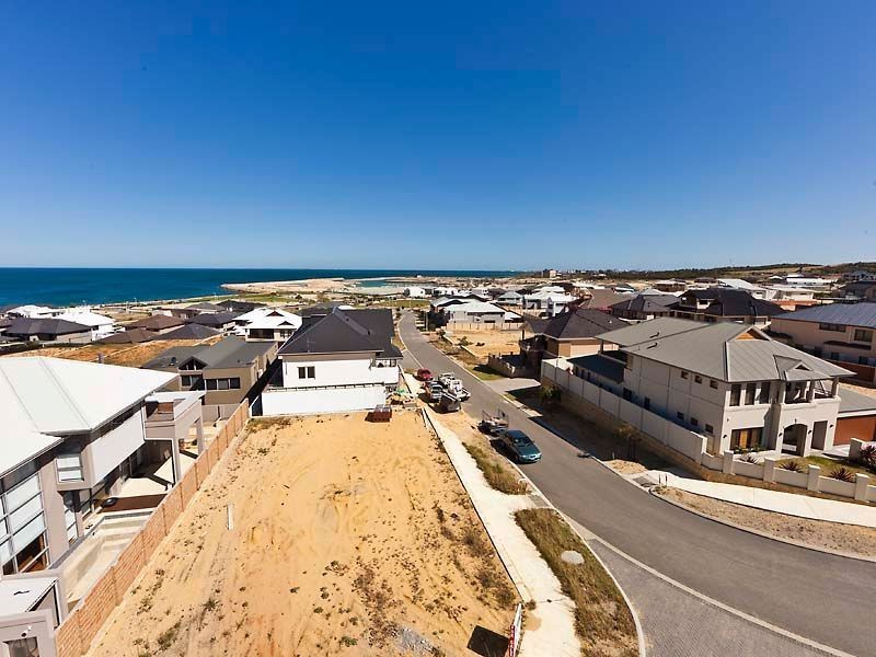 2 Mercator Close, North Coogee WA 6163