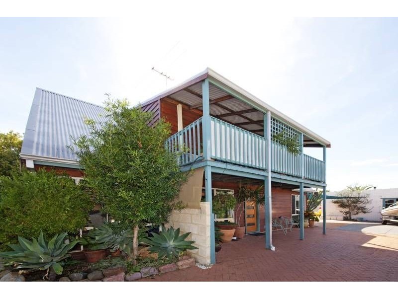 250A Carrington Street, Hilton WA 6163