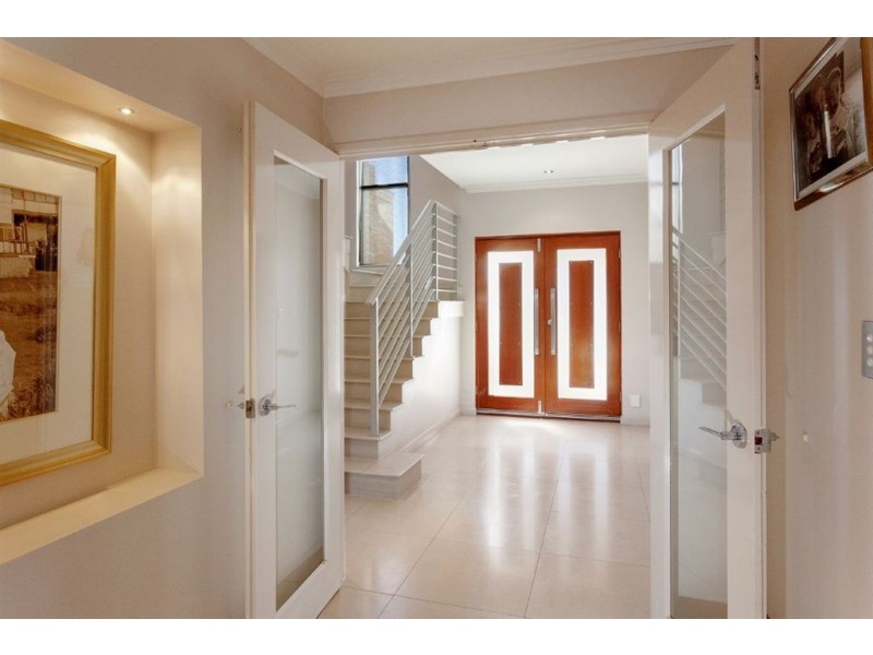 8 Sandford Avenue, Munster WA 6166