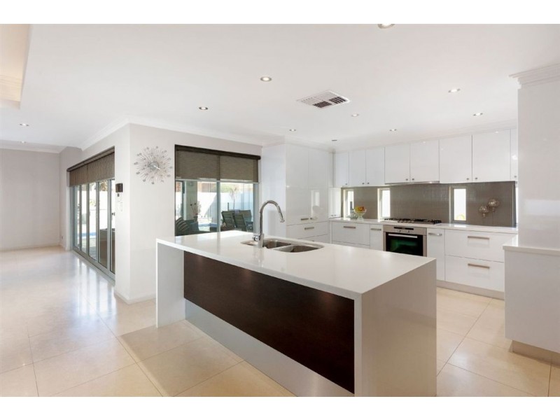 8 Sandford Avenue, Munster WA 6166