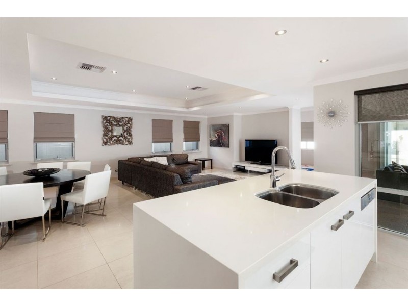 8 Sandford Avenue, Munster WA 6166