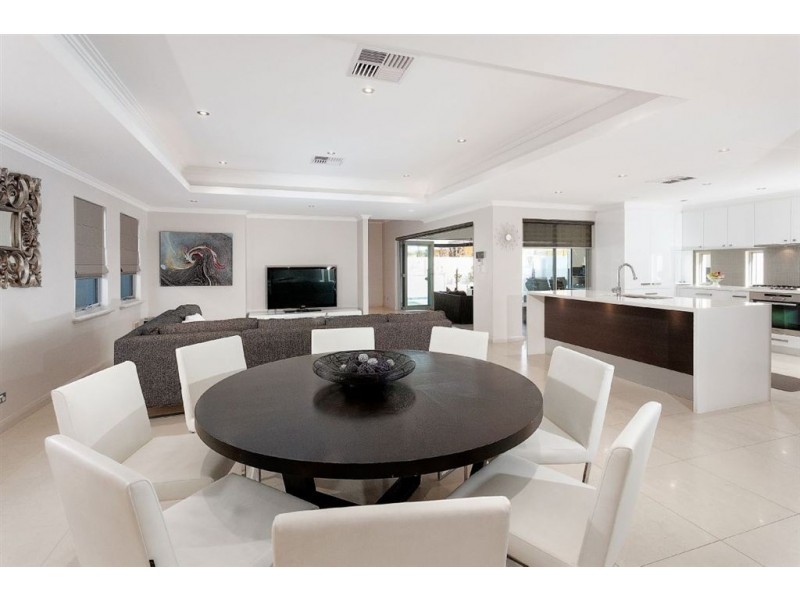 8 Sandford Avenue, Munster WA 6166