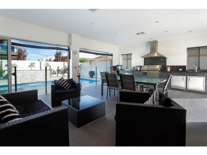 8 Sandford Avenue, Munster WA 6166