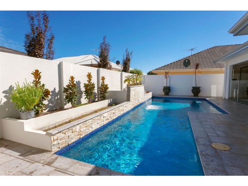 8 Sandford Avenue, Munster WA 6166