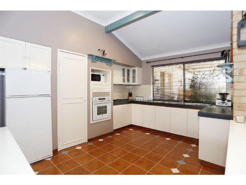 12 Michigan Heights, Success WA 6164