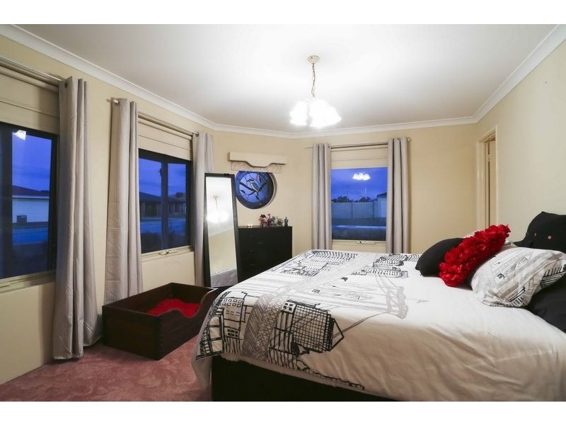 1 Canton Vista, Canning Vale WA 6155