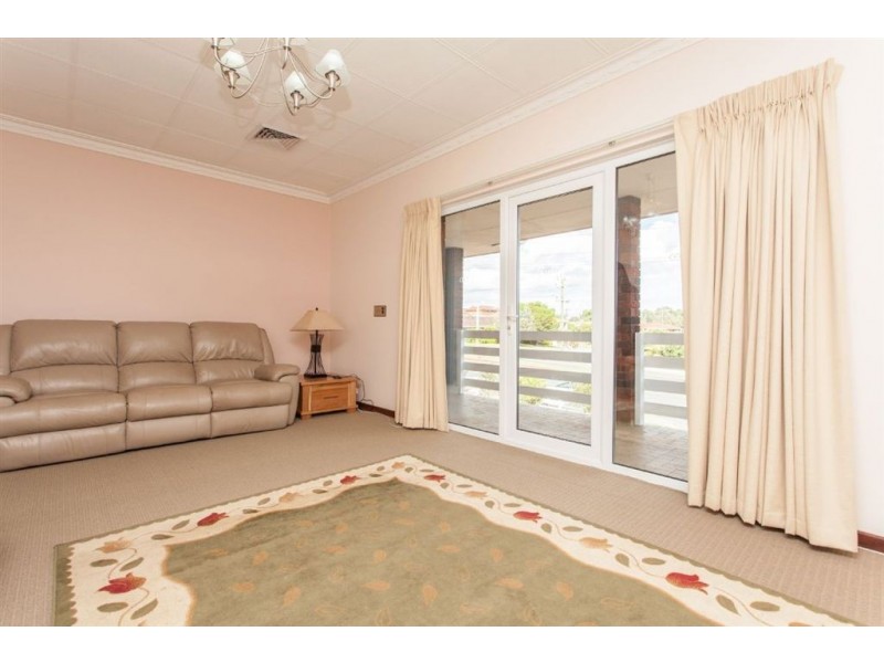 124 Phoenix Road, Hamilton Hill WA 6163