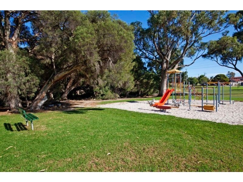 18 Glenister Road, Hamilton Hill WA 6163