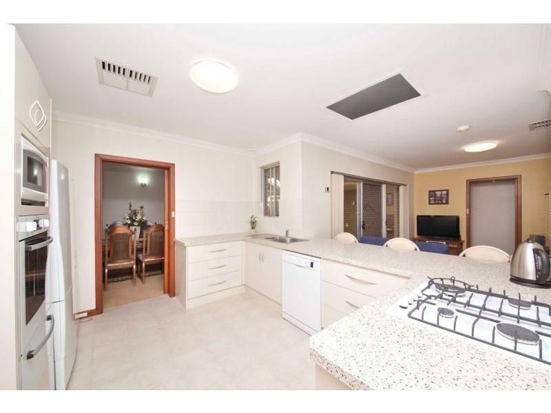 18 Glenister Road, Hamilton Hill WA 6163