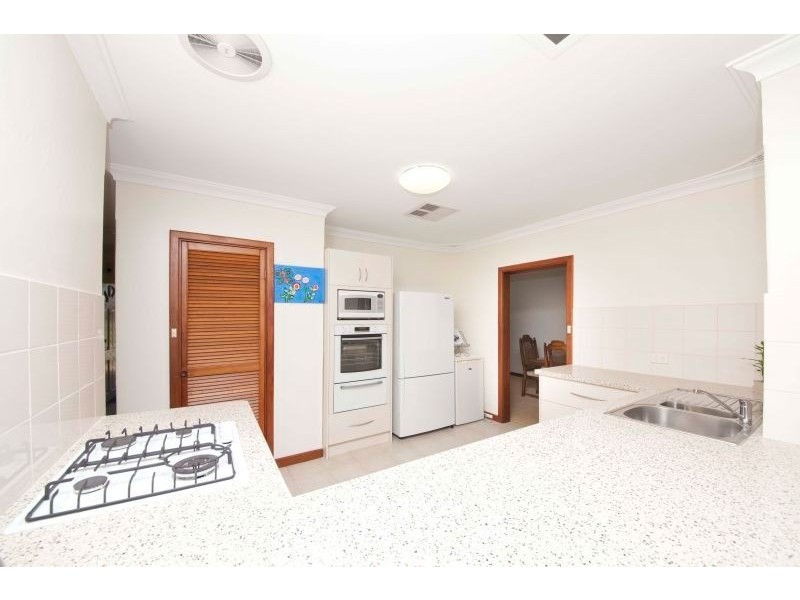 18 Glenister Road, Hamilton Hill WA 6163