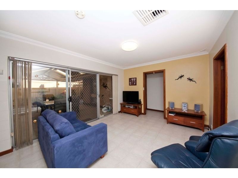 18 Glenister Road, Hamilton Hill WA 6163